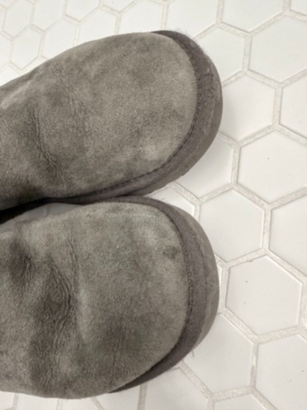 UGG Australia Classic Short Gray Sheepskin Boots Women's Size 7 Suede - Picture 4 of 8